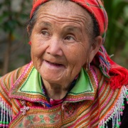 marché ethnique: femme Hmong