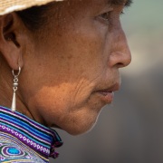 Portrait de femme Hmong fleur