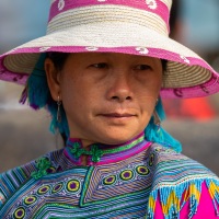 Portrait de femme Hmong fleur