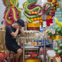 Marché nocturne à Hanoi: l'ennui guette