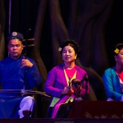 Hanoi: Musiciens et chanteuse au théatre de marionnettes